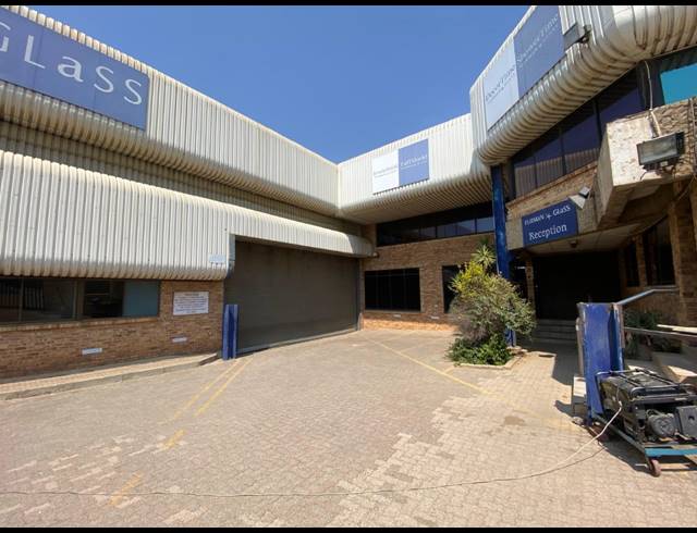 8,651M² WAREHOUSE FOR SALE IN STORMILL